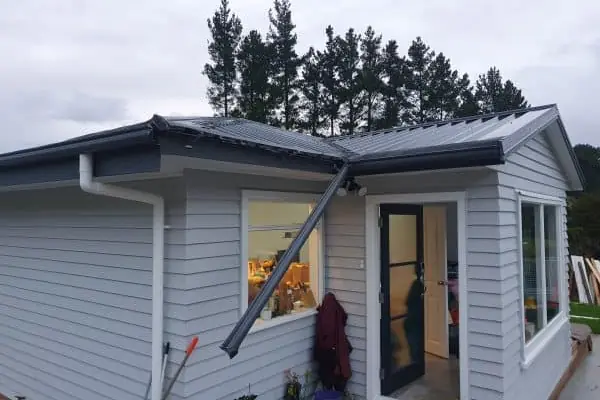 New Colorsteel quad gutters being installed on Auckland home